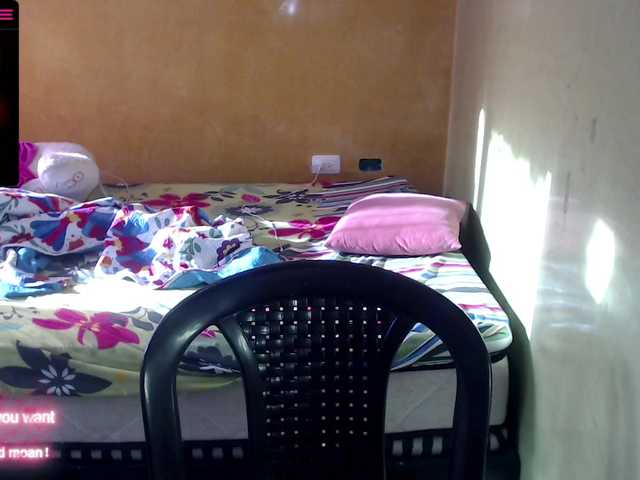 Live sex webcam photo for mia-naughty #275741175