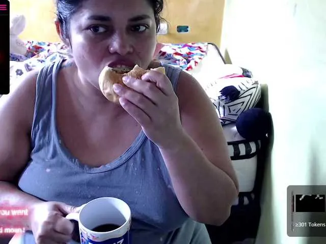 Live sex webcam photo for mia-naughty #275931791