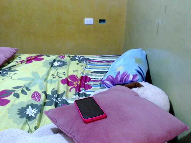 Live sex webcam photo for mia-naughty #276917060