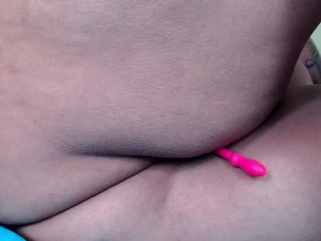 Live sex webcam photo for mia-naughty #290243420