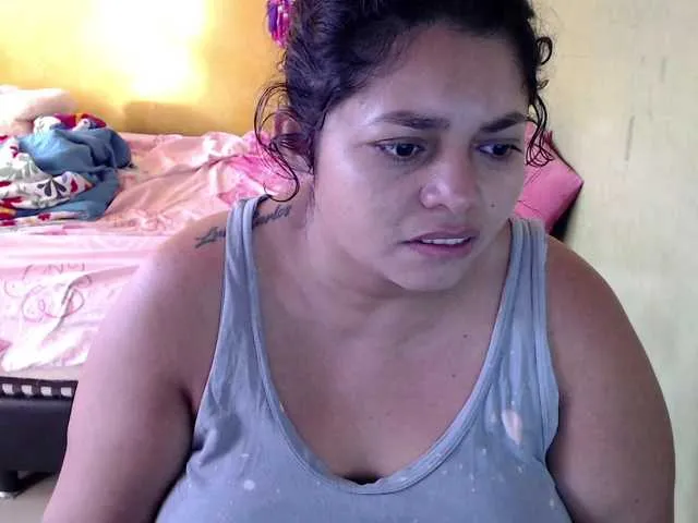 Live sex webcam photo for mia-naughty #290321918