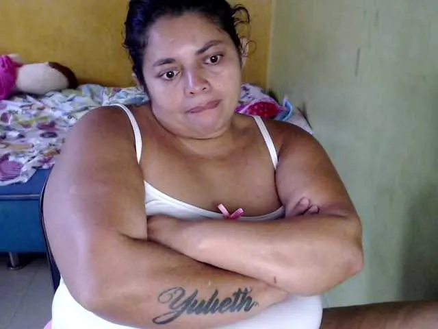 Live sex webcam photo for mia-naughty #290943429