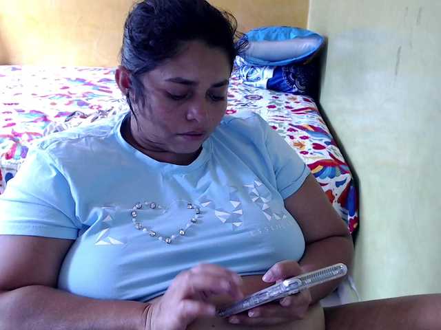 Live sex webcam photo for mia-naughty #291340446