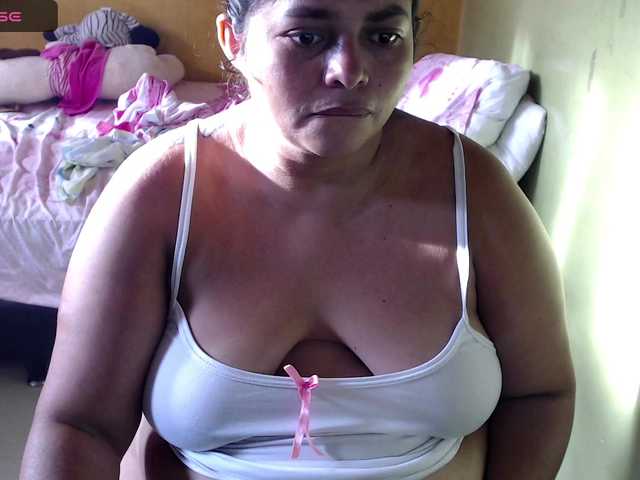 Live sex webcam photo for mia-naughty #291569084