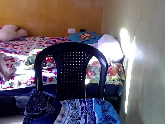 Live sex webcam photo for mia-naughty #291693353