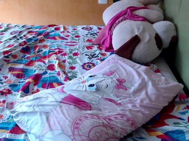 Live sex webcam photo for mia-naughty #292309457