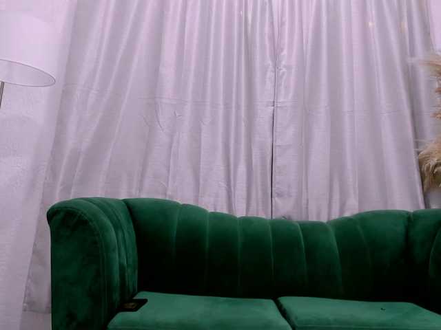 Live sex webcam photo for mia-santos26 #277659541