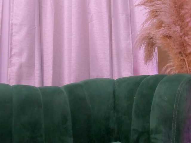 Live sex webcam photo for mia-santos26 #277744844