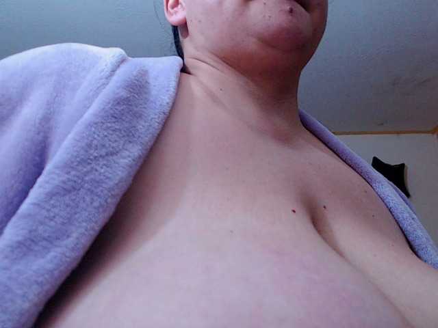 Live sex webcam photo for miaabrownn2 #290841075