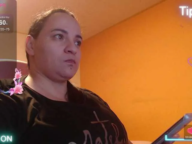 Live sex webcam photo for miaabrownn2 #291401989