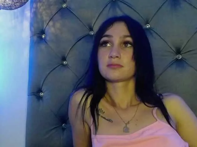 Live sex webcam photo for miabiiker #275204398