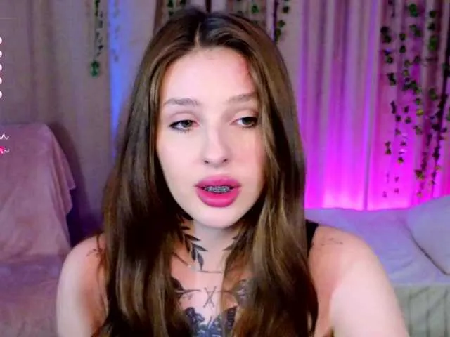 Live sex webcam photo for miachill #290935561