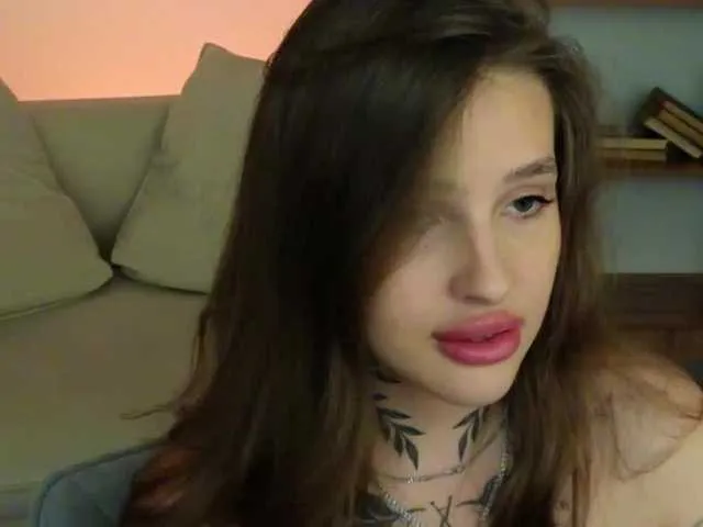 Live sex webcam photo for miachill #291383282
