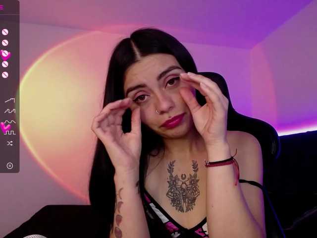 Live sex webcam photo for miaclarke- #276953189