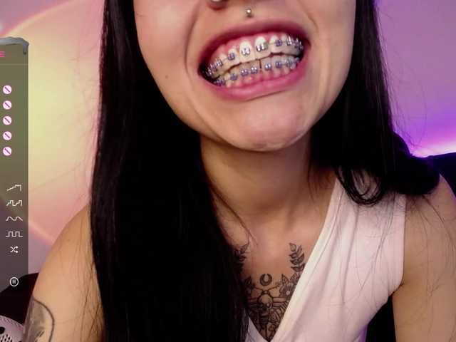 Live sex webcam photo for miaclarke- #277009318