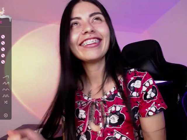 Live sex webcam photo for miaclarke- #277046582