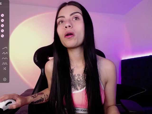 Live sex webcam photo for miaclarke- #277179282