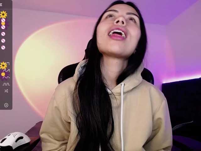 Live sex webcam photo for miaclarke- #277222007