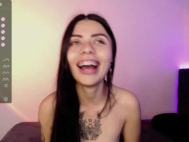 Live sex webcam photo for miaclarke- #277260941