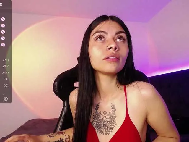 Live sex webcam photo for miaclarke- #277560186