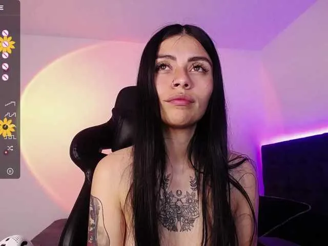 Live sex webcam photo for miaclarke- #277573943