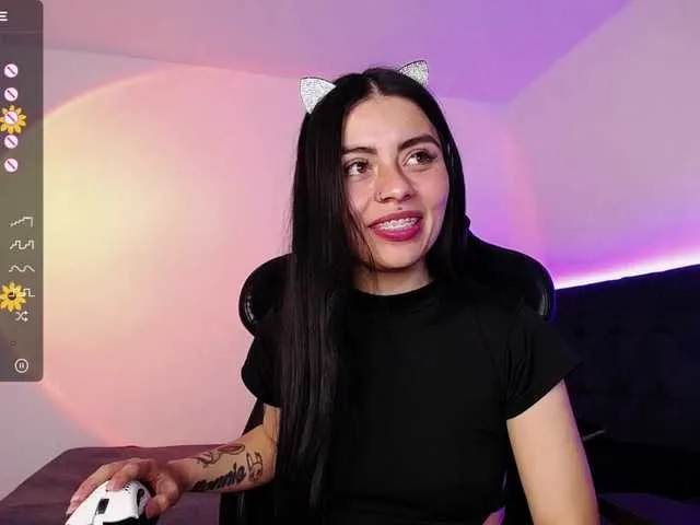 Live sex webcam photo for miaclarke- #277599662