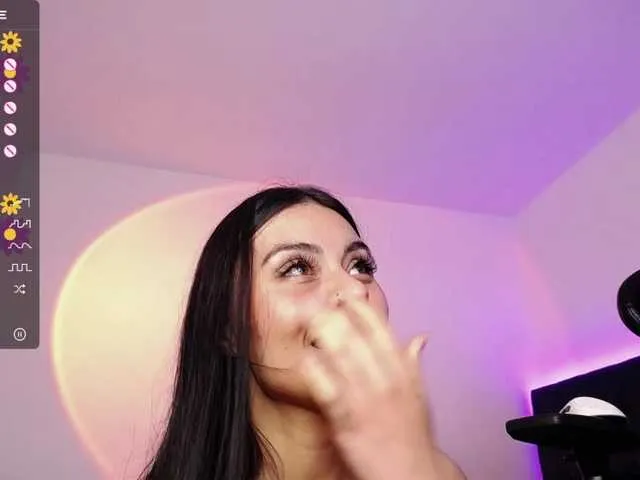 Live sex webcam photo for miaclarke- #277636153