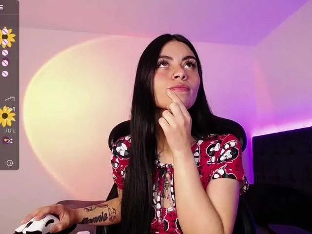 Live sex webcam photo for miaclarke- #277662739