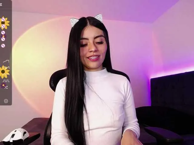 Live sex webcam photo for miaclarke- #277669473