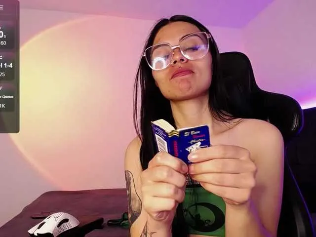 Live sex webcam photo for miaclarke- #277797631