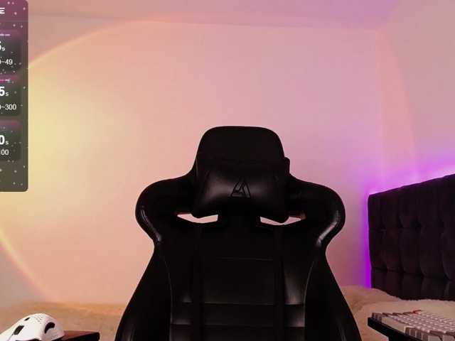 Live sex webcam photo for miaclarke- #278284097