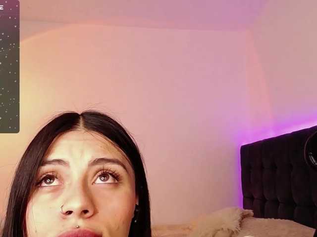 Live sex webcam photo for miaclarke- #278290458