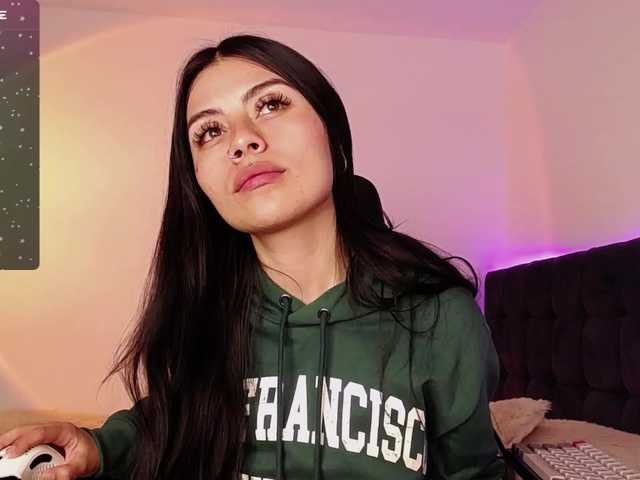 Live sex webcam photo for miaclarke- #284920945