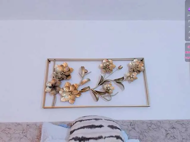 Live sex webcam photo for miahkumar- #290325434