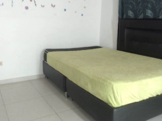 Live sex webcam photo for Miahot2 #147327314