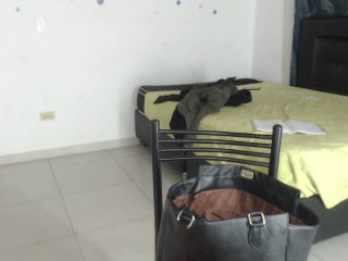 Live sex webcam photo for Miahot2 #147368503