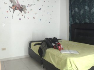 Live sex webcam photo for Miahot2 #147379282