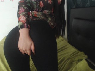 Live sex webcam photo for Miahot2 #147953601