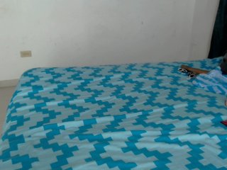 Live sex webcam photo for Miahot2 #149949631