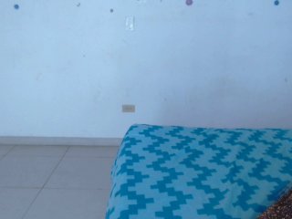 Live sex webcam photo for Miahot2 #150348813