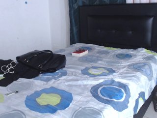 Live sex webcam photo for Miahot2 #154771766