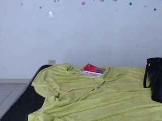 Live sex webcam photo for Miahot2 #155459398