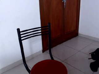 Live sex webcam photo for Miahot2 #157075270