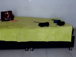 Live sex webcam photo for Miahot2 #158750360