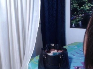 Live sex webcam photo for Miahot2 #160925871