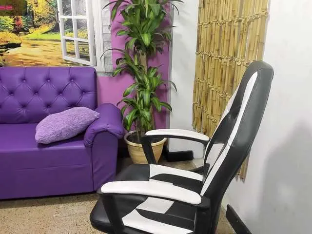 Live sex webcam photo for miakasumy #273161534