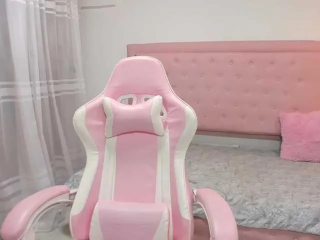 Live sex webcam photo for miakasumy #273271820