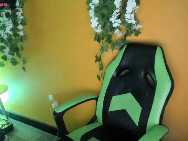 Live sex webcam photo for miakasumy #273490331