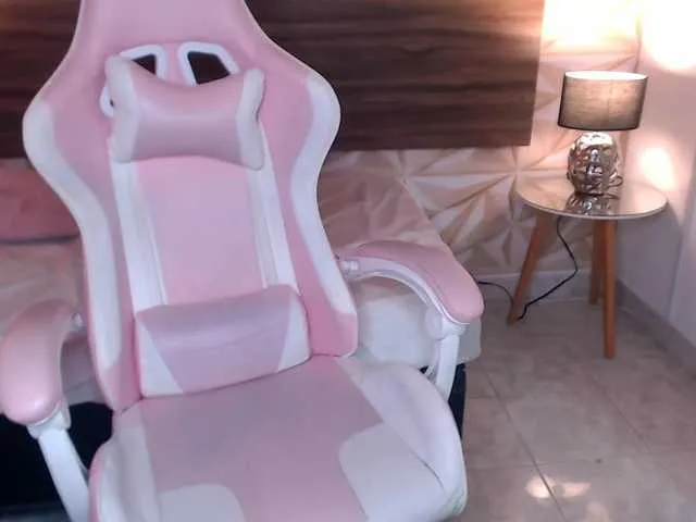 Live sex webcam photo for miakasumy #273856792