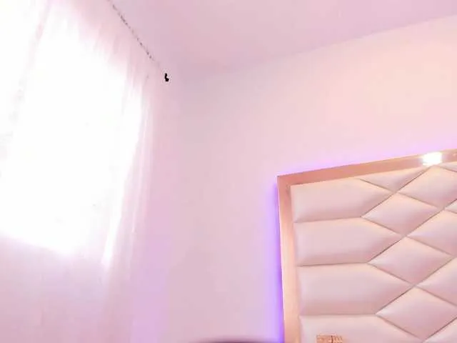Live sex webcam photo for miaqueen021 #290362062